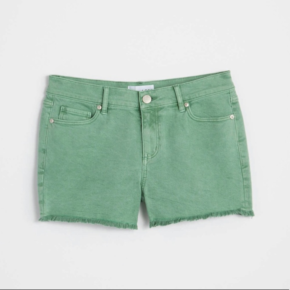 NWT LOFT Cut‎ Off Denim Shorts in Wishbone Wash